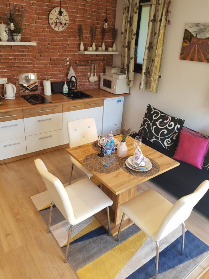Lavender Apartment *