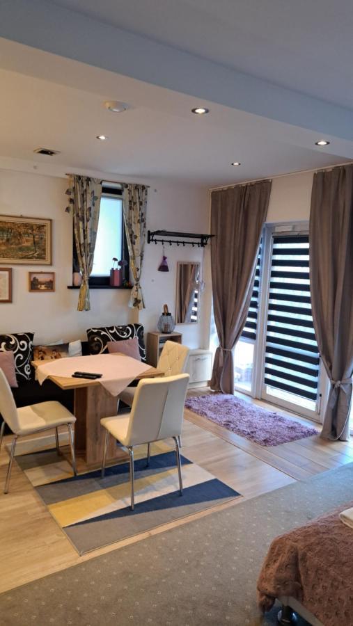 Lavender Apartment *